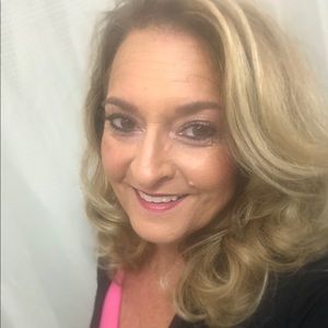 Meet your Posher, Leslie